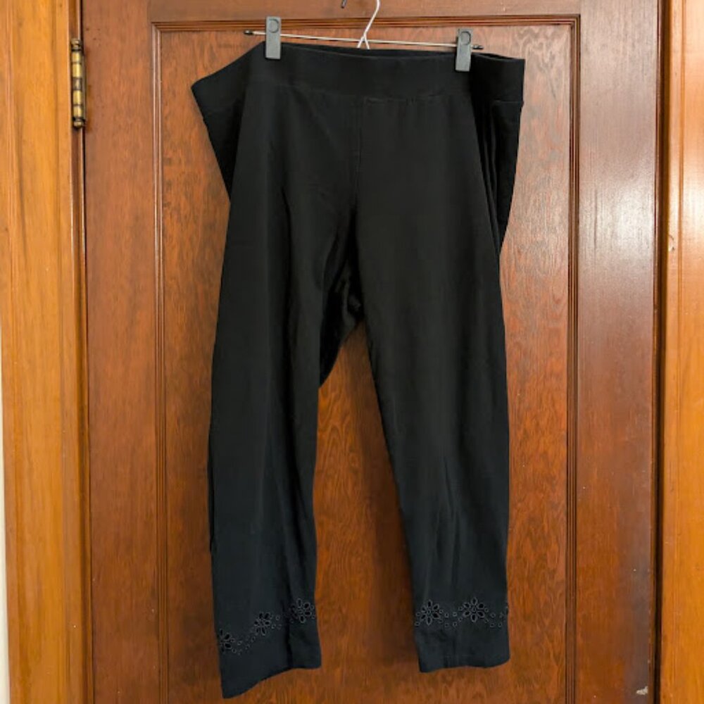 Torrid Black Embroidered Eyelet Crop Legging